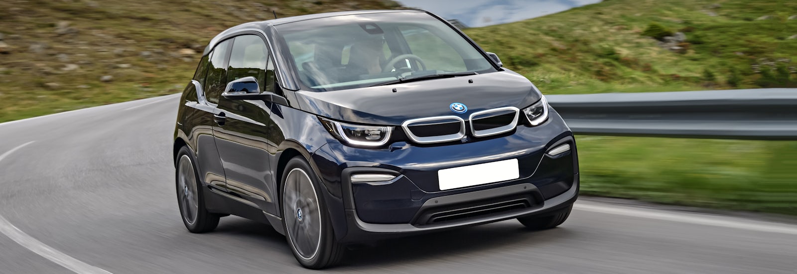 2018 bmw i3 dark blue driving front