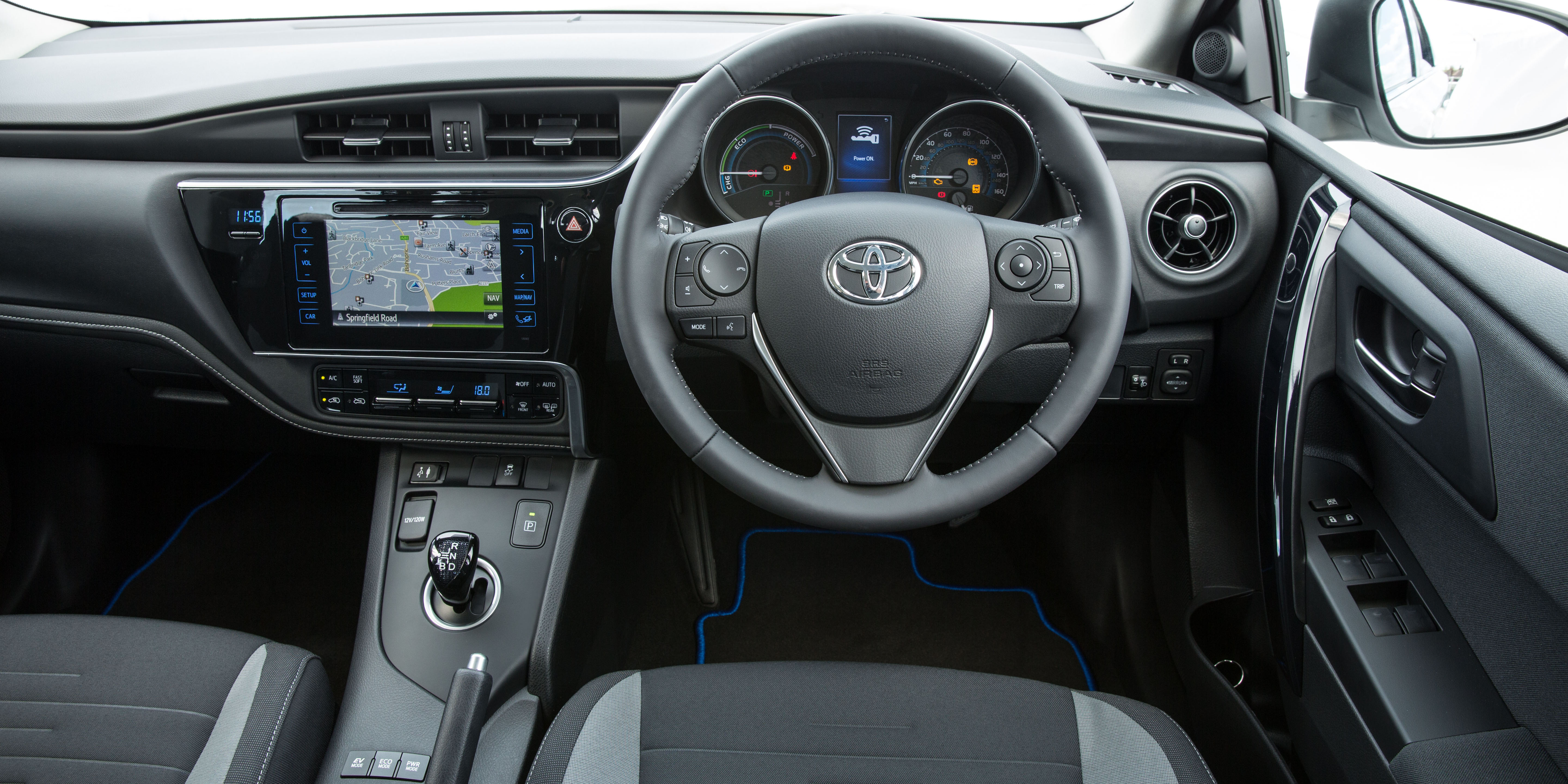 Toyota Auris Interior & Infotainment | carwow