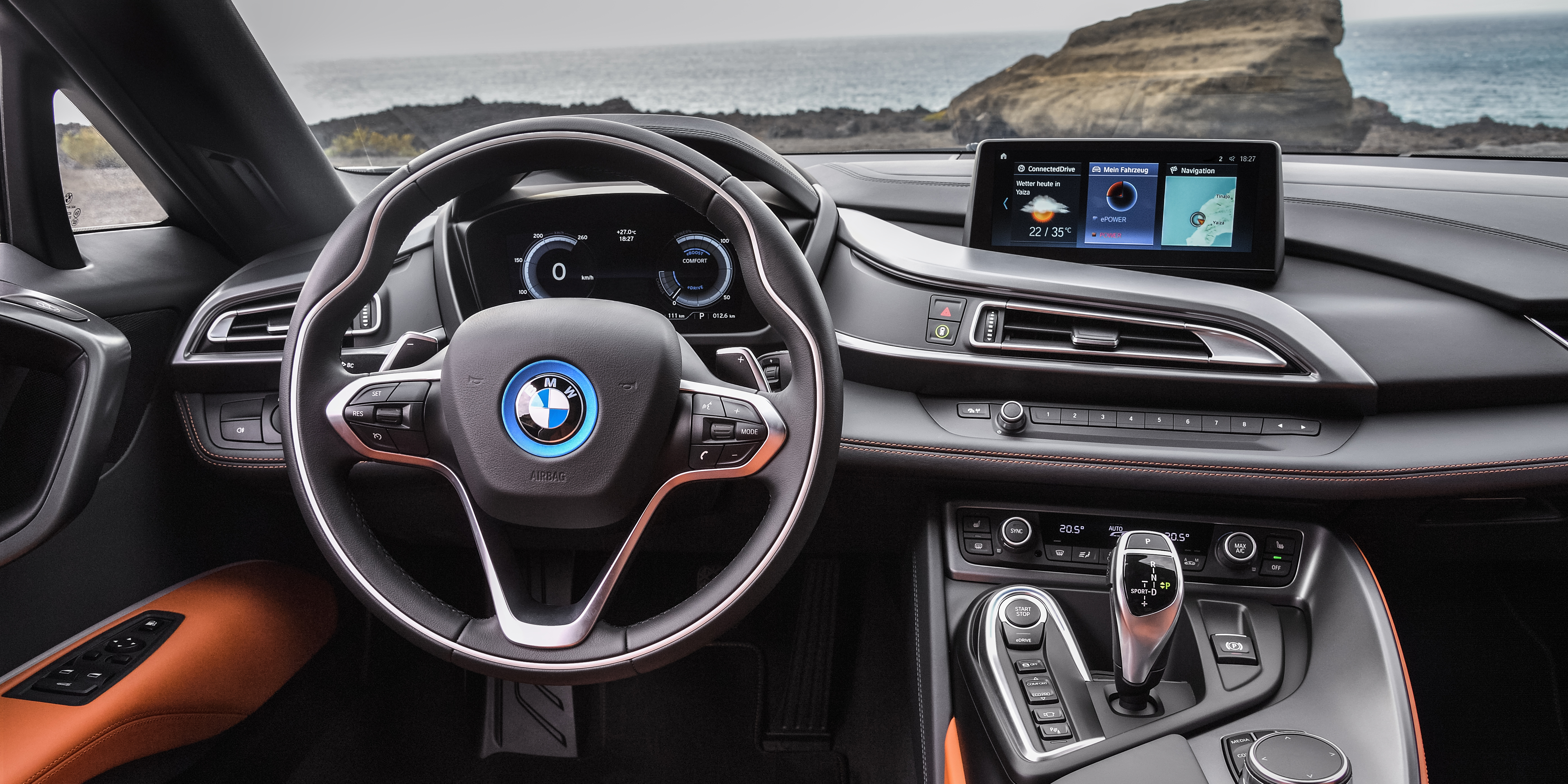BMW i8 Interior & Infotainment | carwow