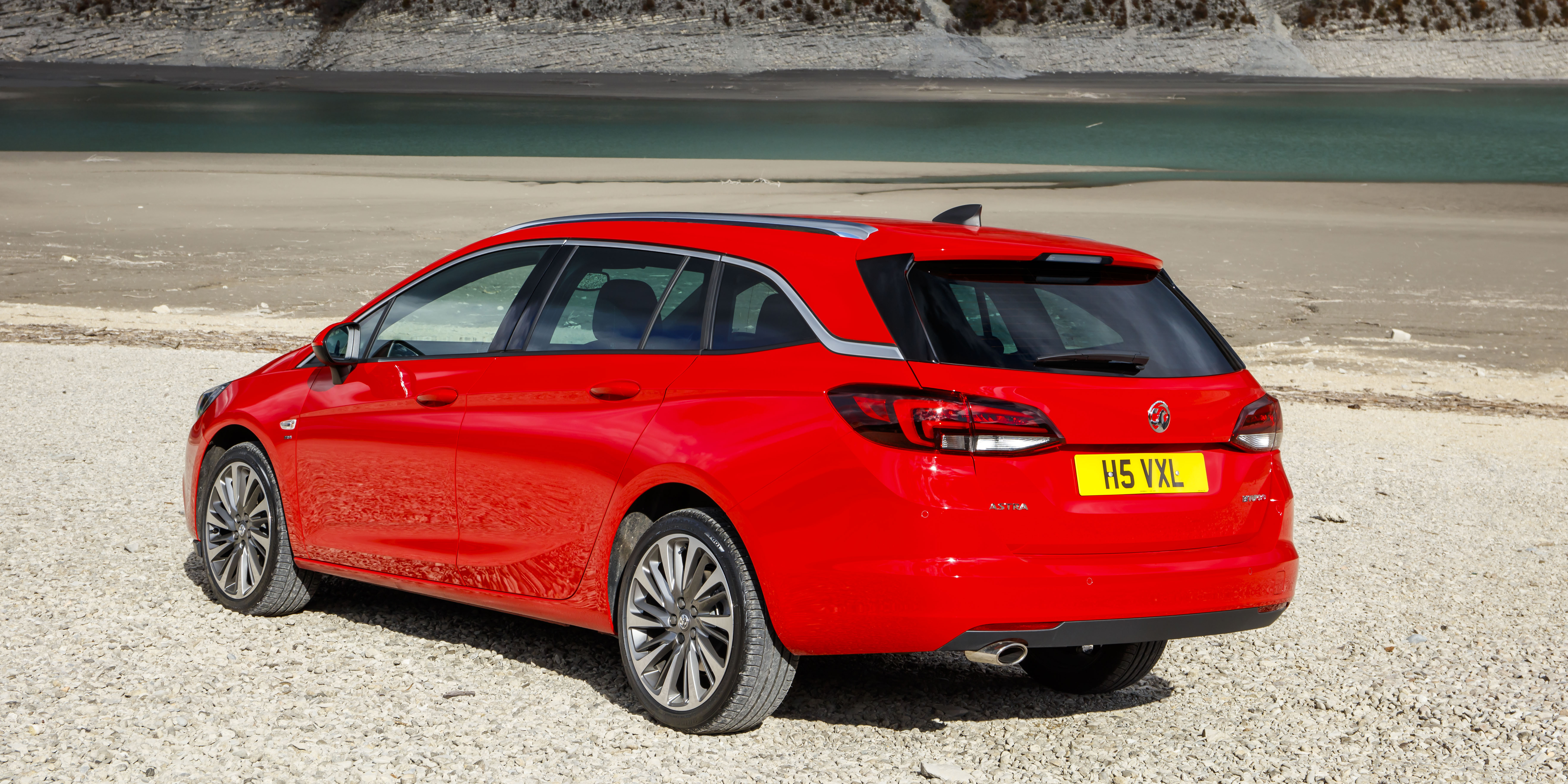 New Vauxhall Astra Sports Tourer Review | Carwow