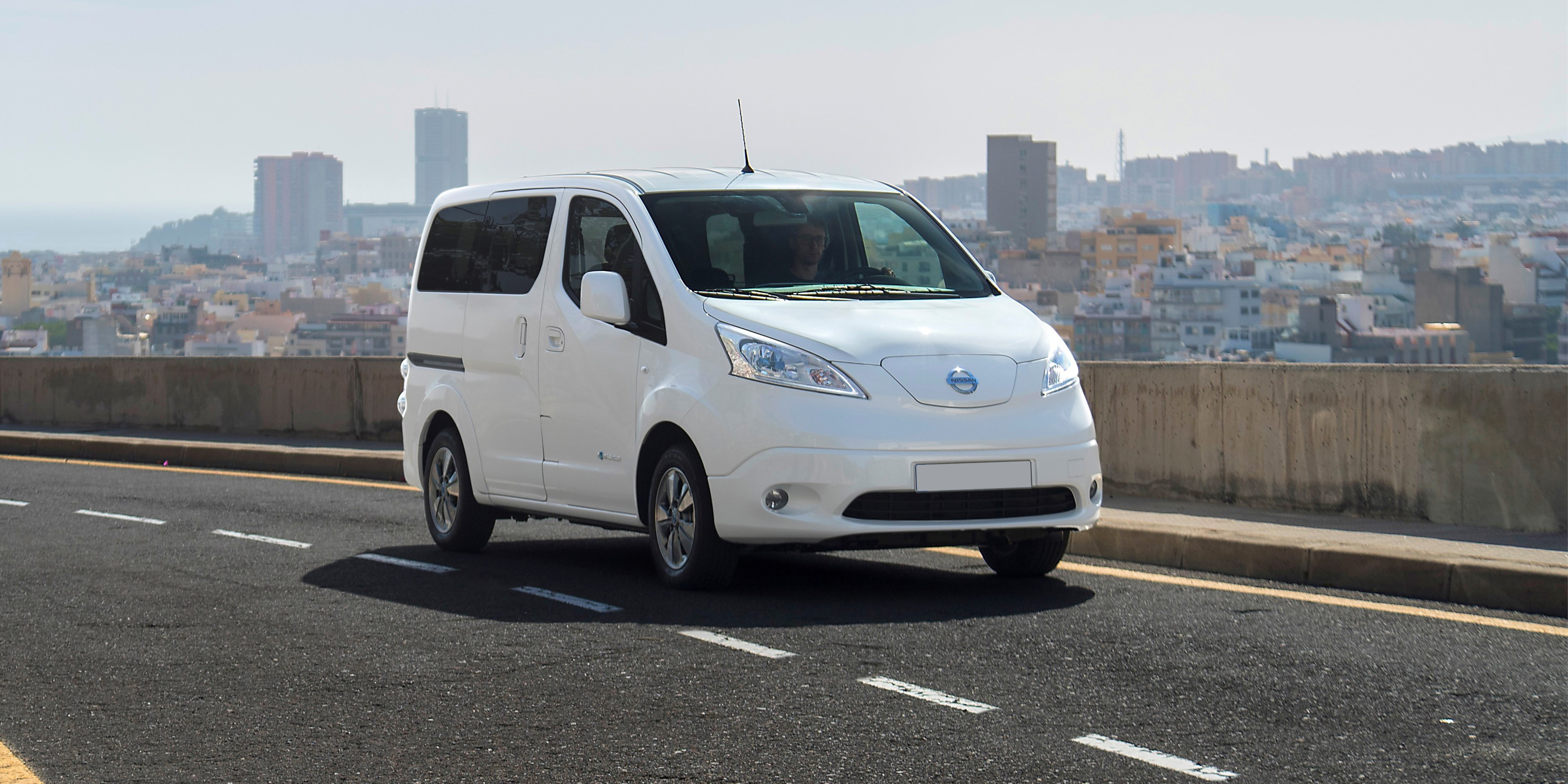 Nissan eNV200 Review 2024 Drive, Specs & Pricing carwow