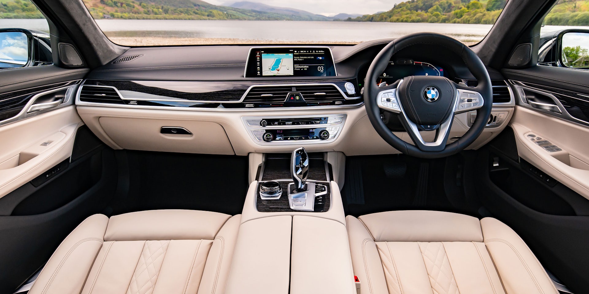 BMW 7 Series Interior & Infotainment | carwow