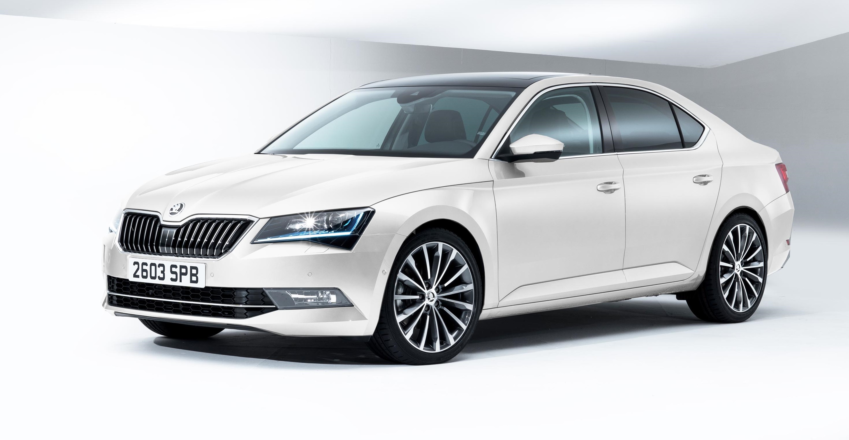 2015 Skoda Superb prices start at £18,640 carwow