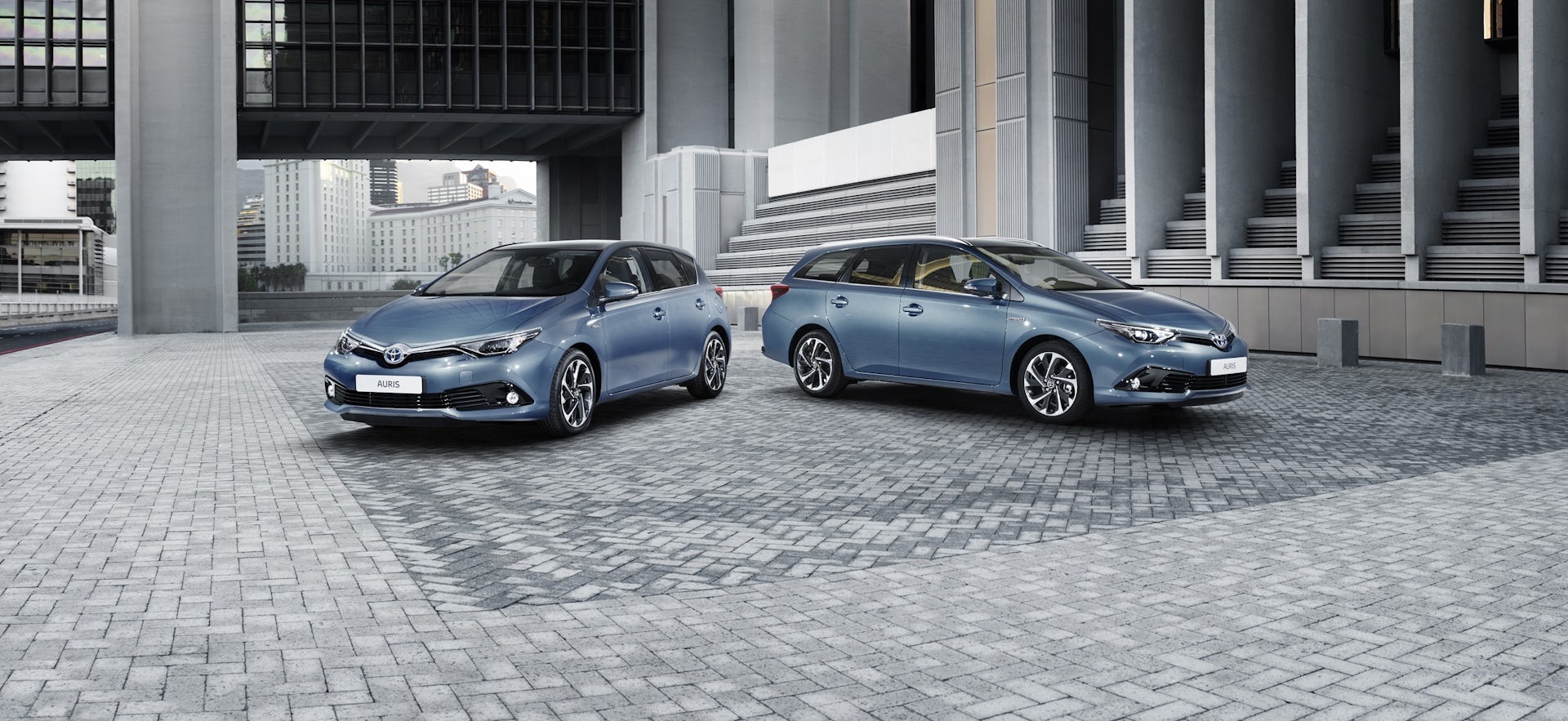 Au revoir to the old as Toyota reveals new Auris carwow