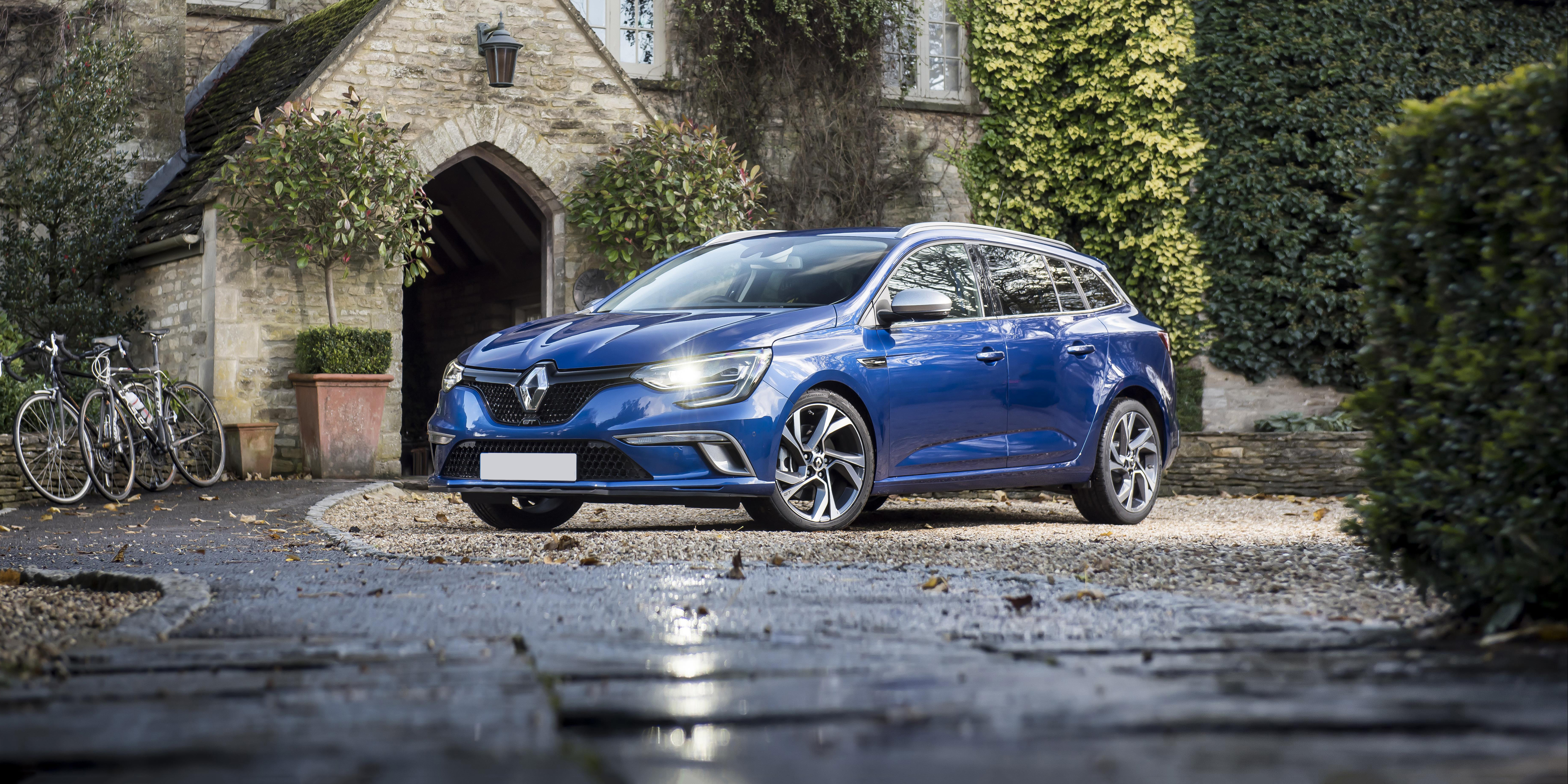 Renault Megane Sports Tourer Review | Drive, Specs & Pricing | carwow