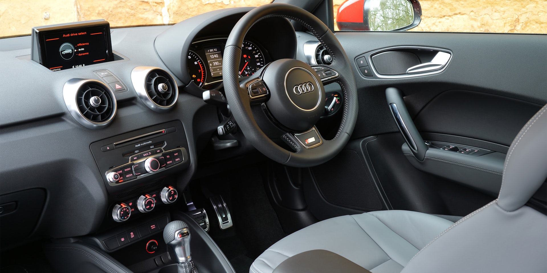 Audi A1 (2015-2017) Interior & Infotainment | carwow