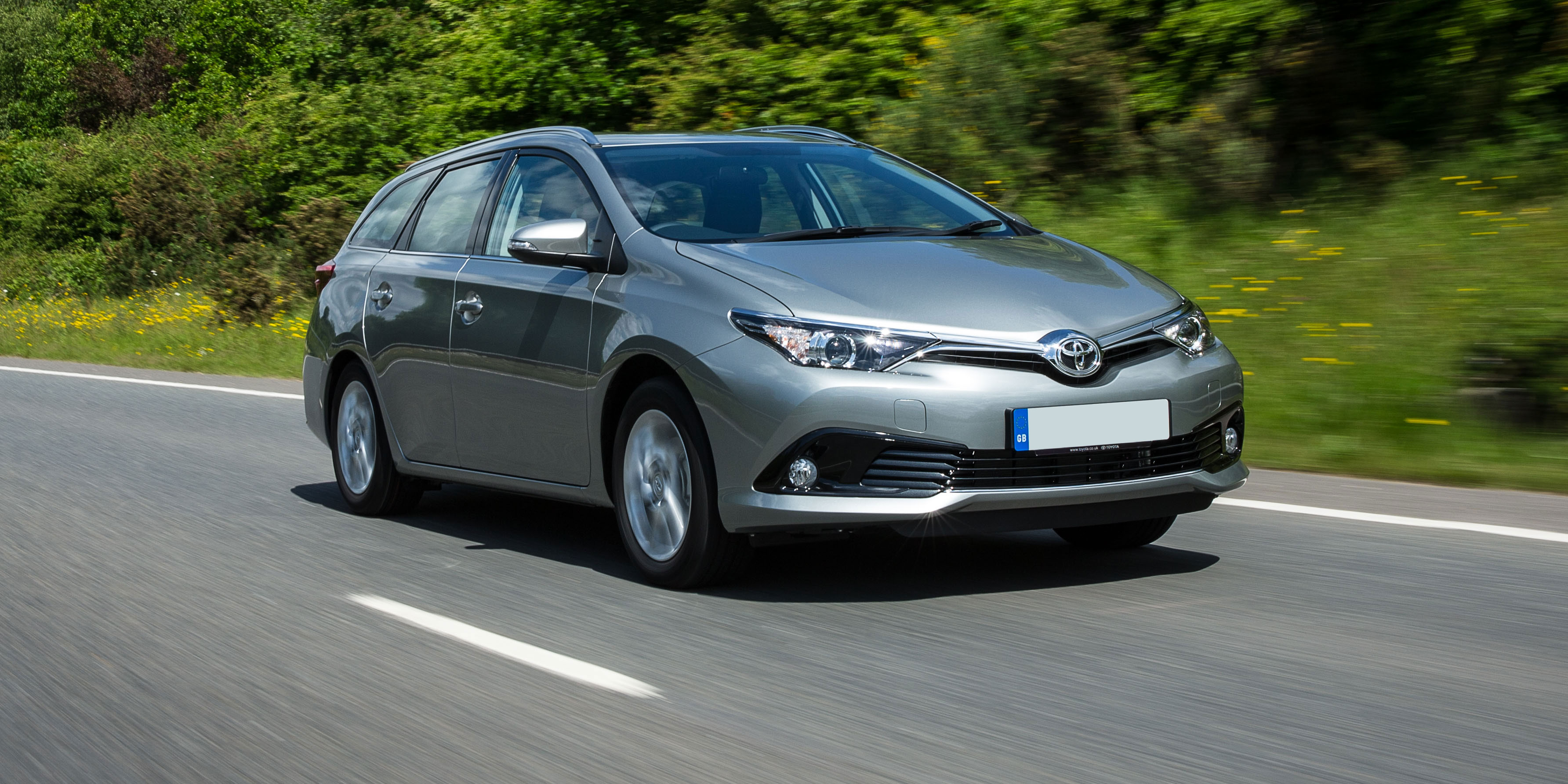 New Toyota Auris Debuts Brand's New Dual Hybrid Strategy