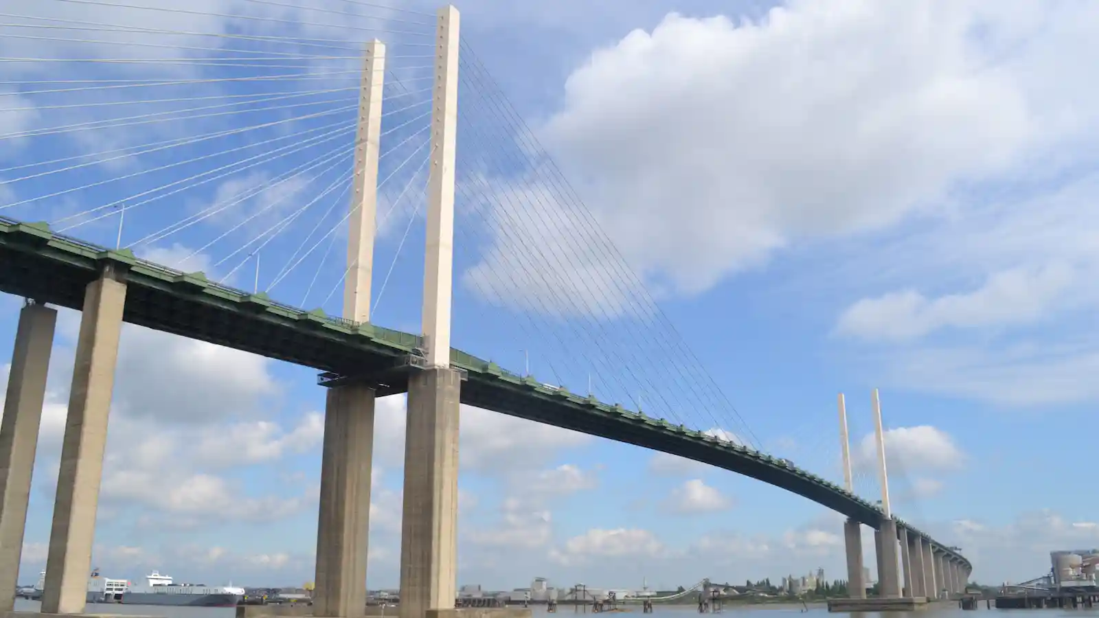 A Guide to UK Toll Roads, Bridges and Tunnels | Carwow