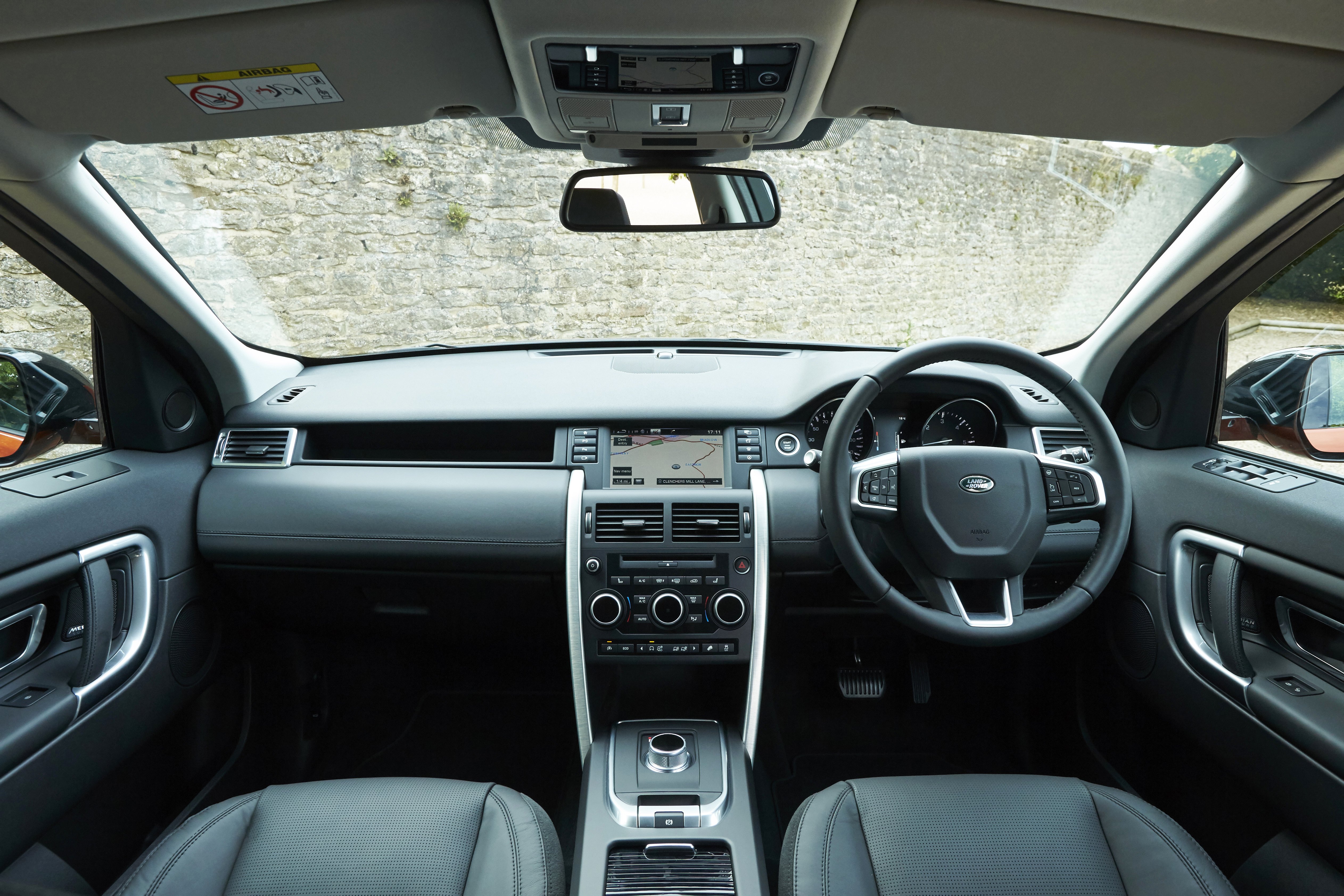 Land Discovery Sport (2015-2019) Interior Infotainment carwow