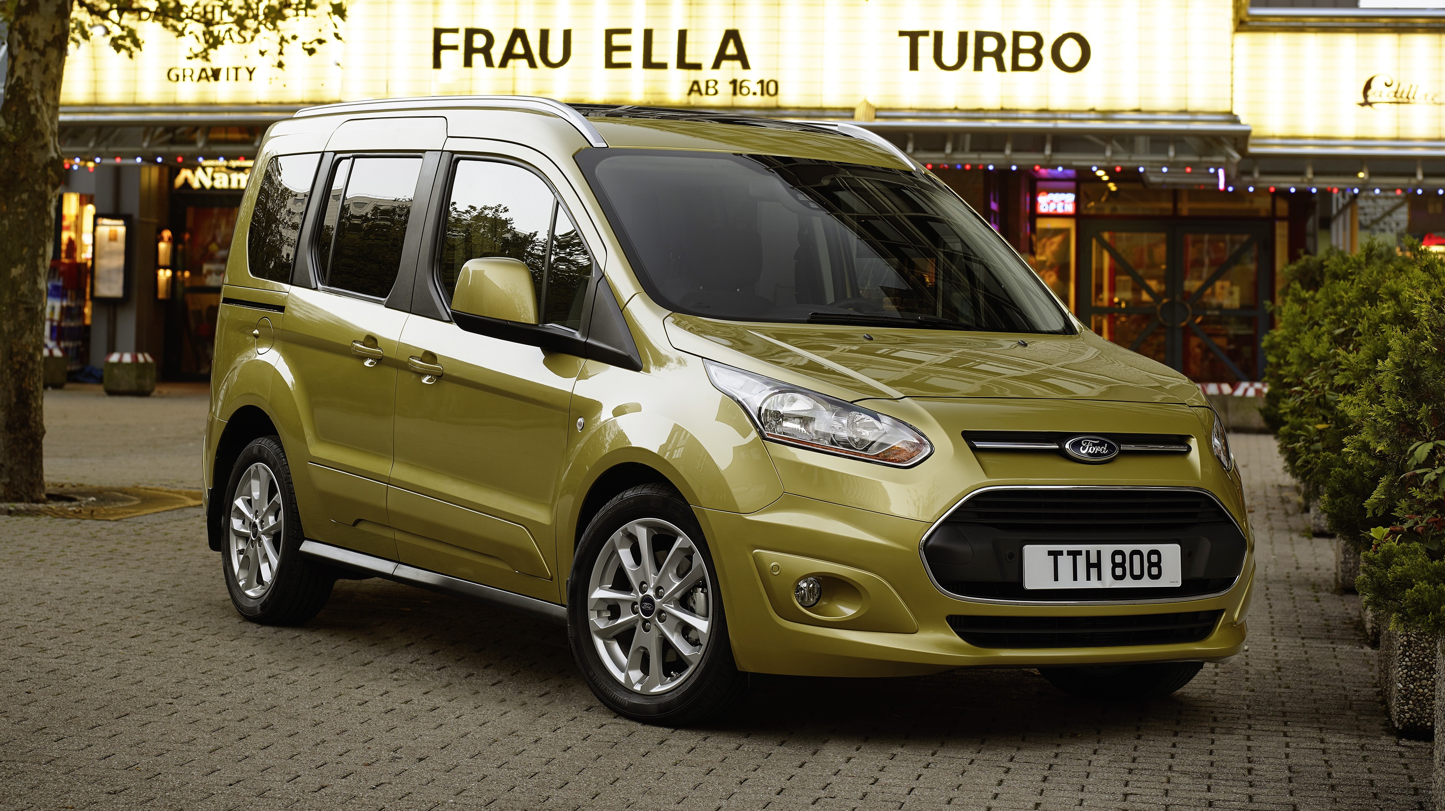 Ford Tourneo Connect Review | Carwow