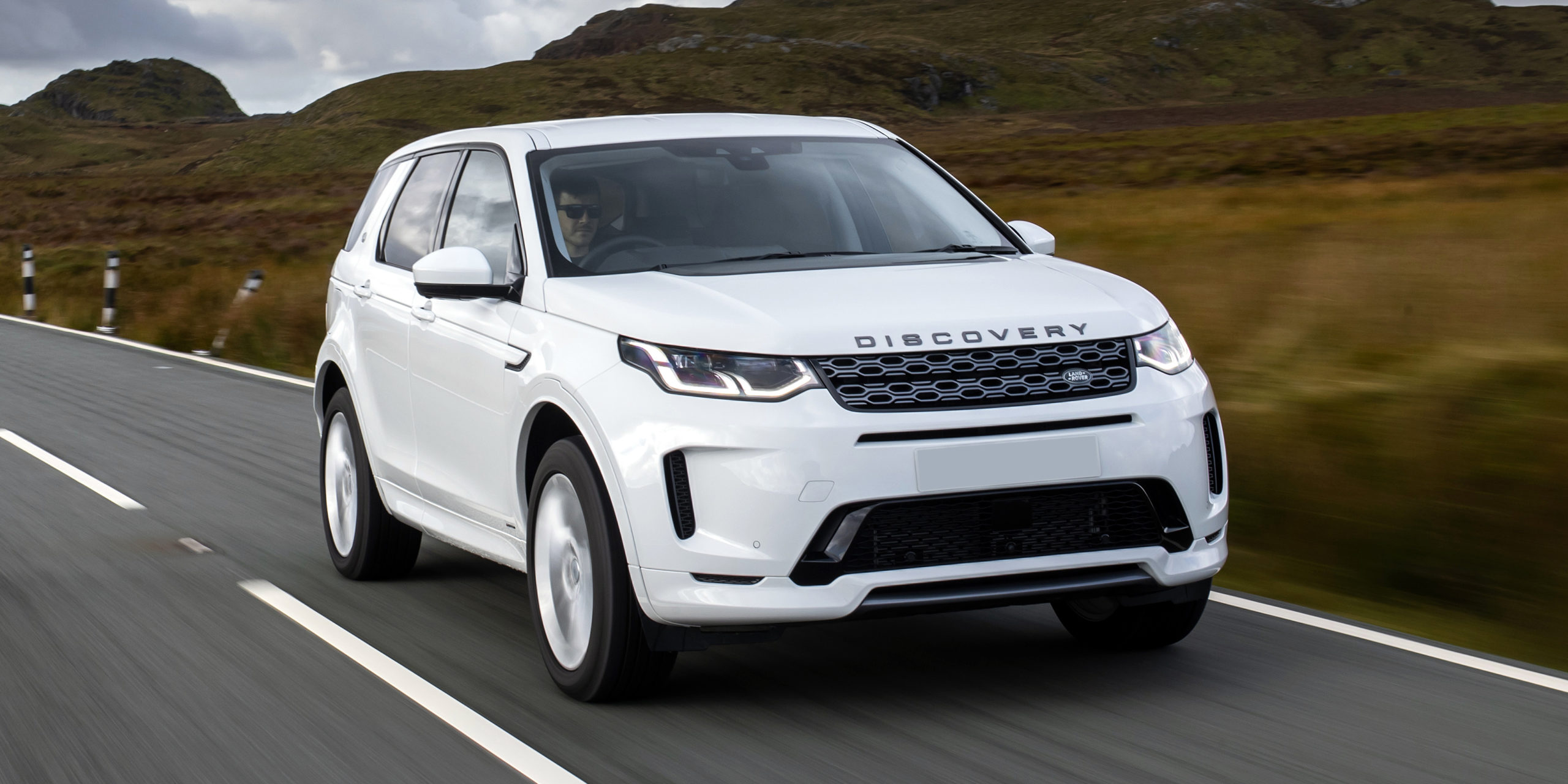 Manifesteren Sandalen mooi Land Rover Discovery Sport Review 2023 | Drive, Specs & Pricing | carwow