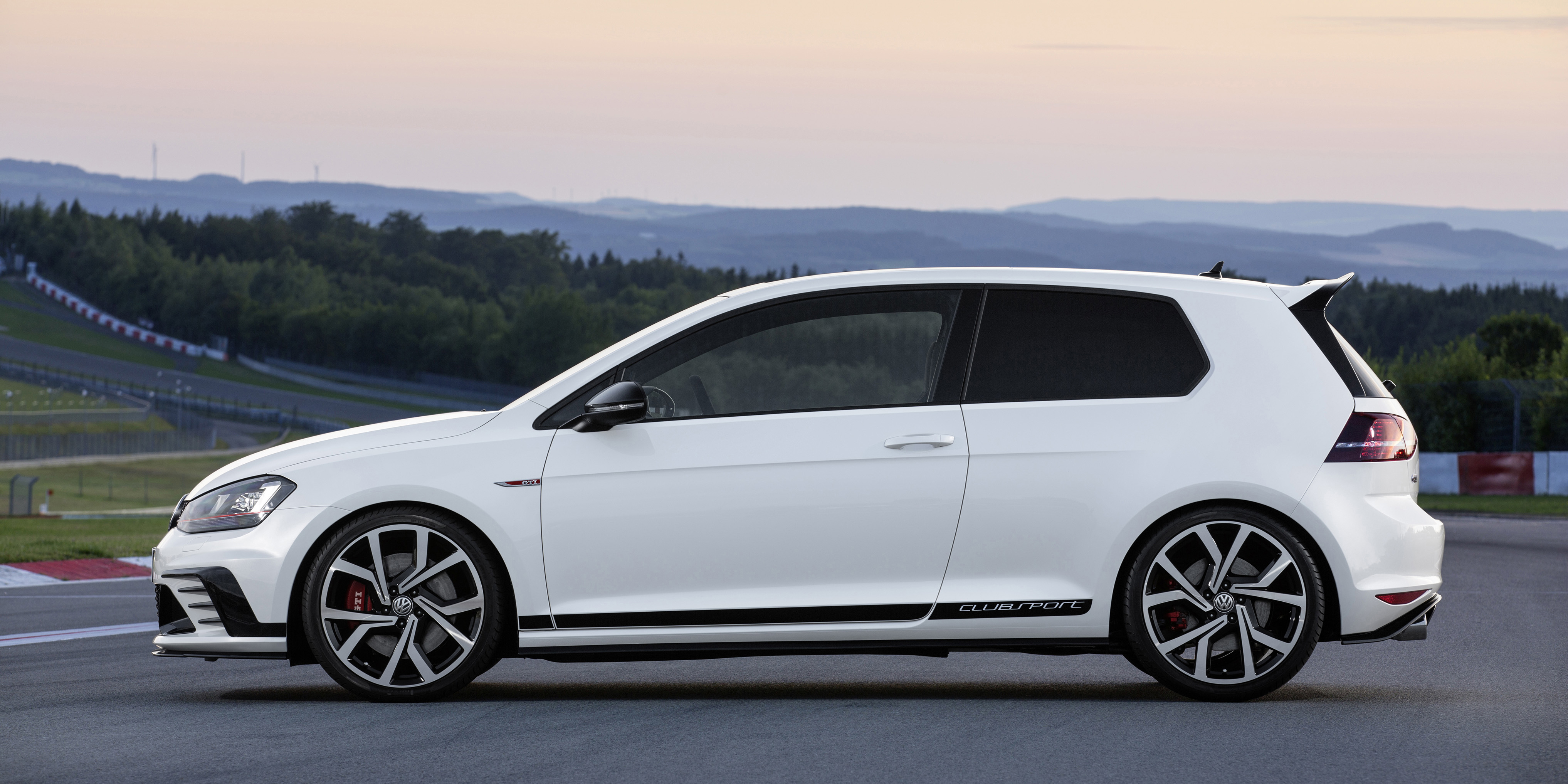 Volkswagen Golf GTI Clubsport Edition 40 Review 2024 | Drive, Specs ...