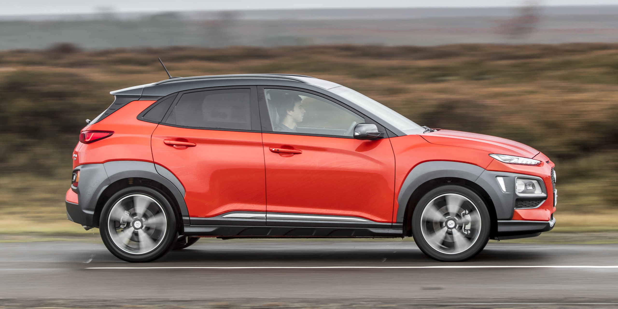 Hyundai Kona Review 2022 | Drive, Specs & Pricing | carwow