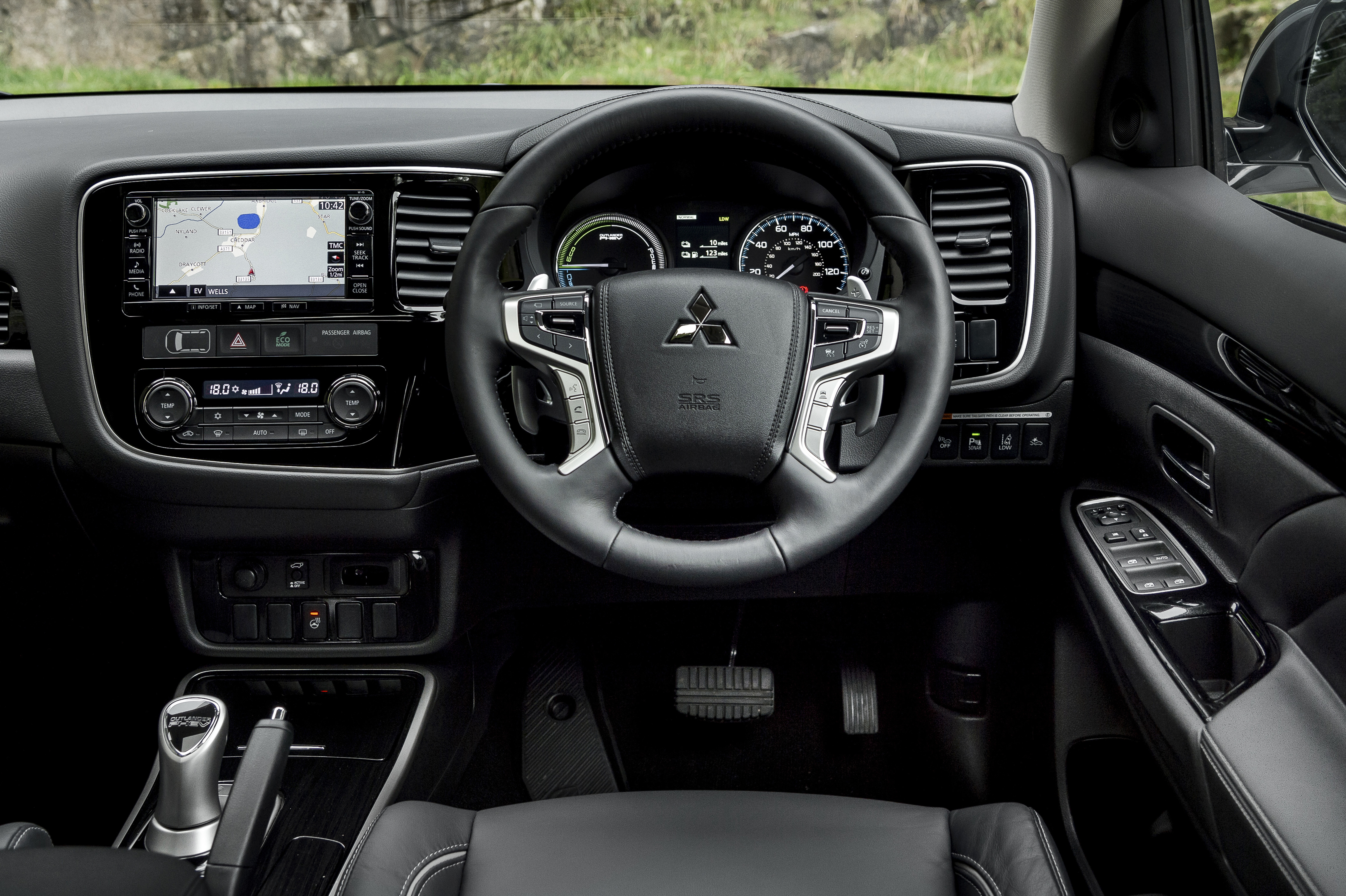 Mitsubishi Outlander Interior Infotainment Carwow