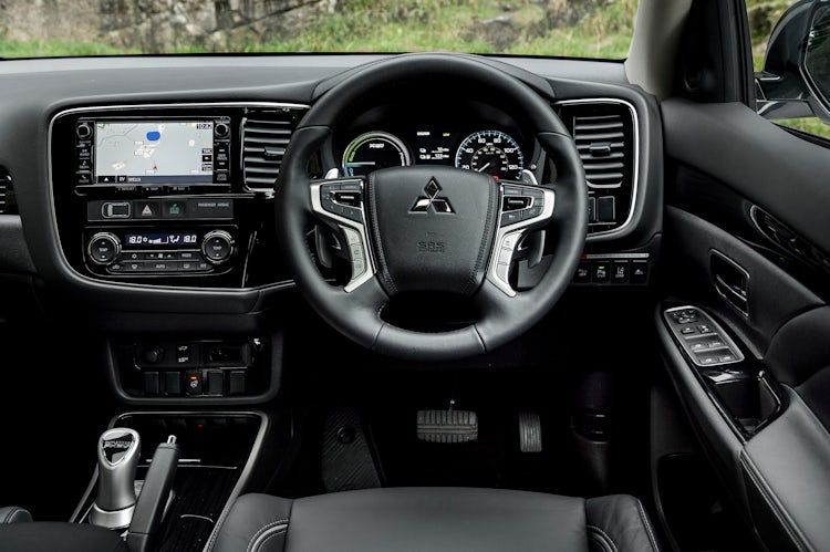 Mitsubishi Outlander Interior Infotainment Carwow