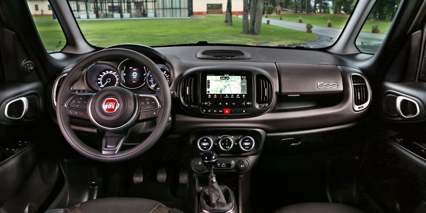 Fiat 500L Interior & Infotainment carwow
