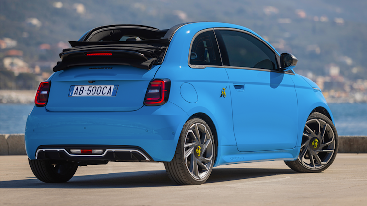 Rond en rond eindeloos Rechtsaf New electric Abarth 500e range confirmed: price and specs | carwow