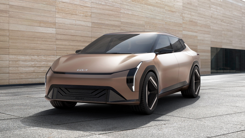 New Kia EV4: Futuristic All-electric Saloon Revealed | Carwow