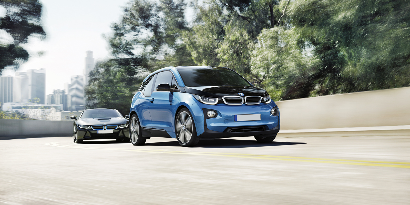 BMW i3 на парковке