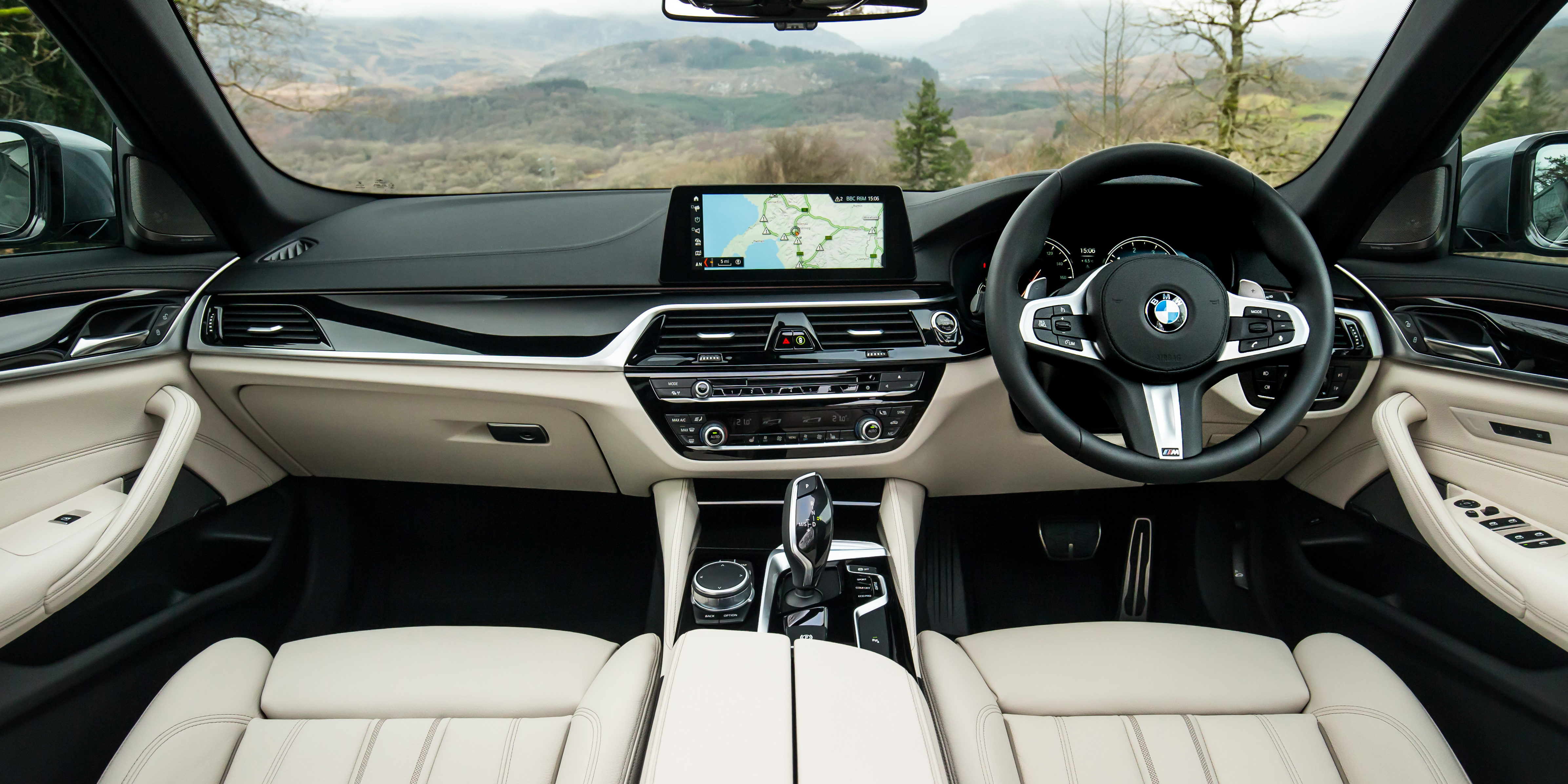 BMW 5 Series Interior & Infotainment | carwow