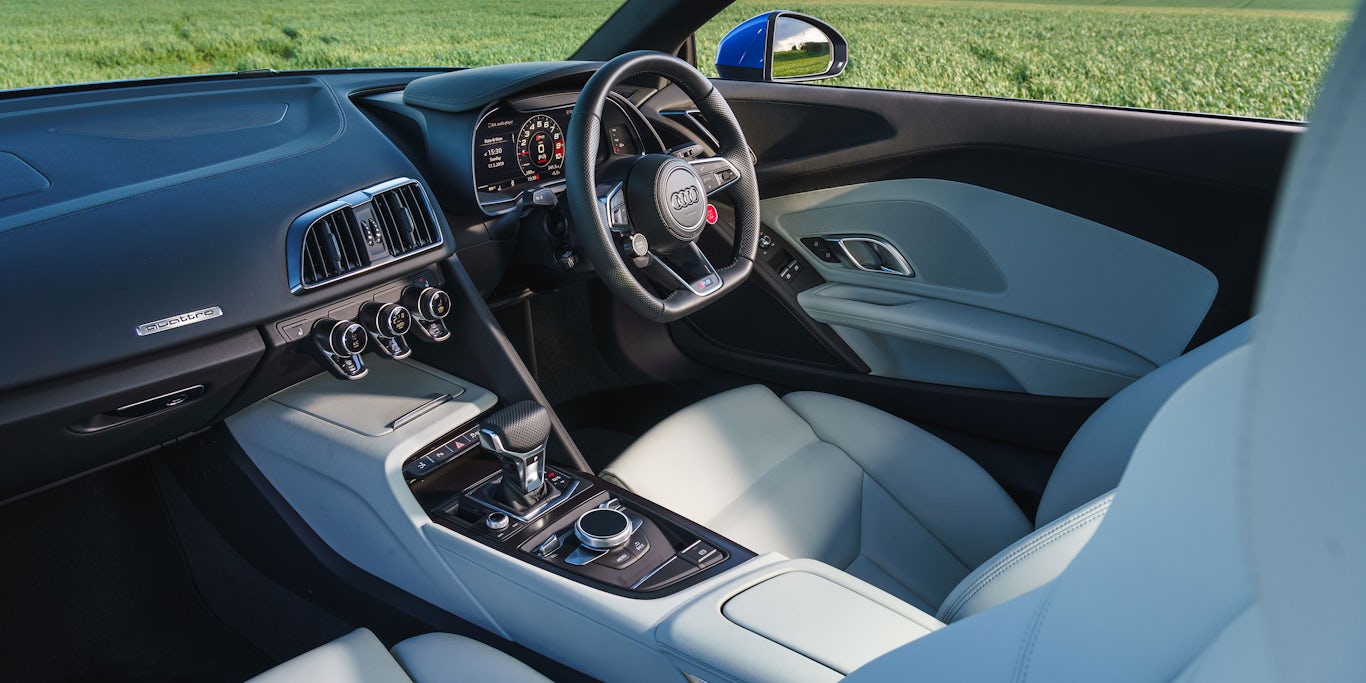 Audi R8 Interior & Infotainment carwow