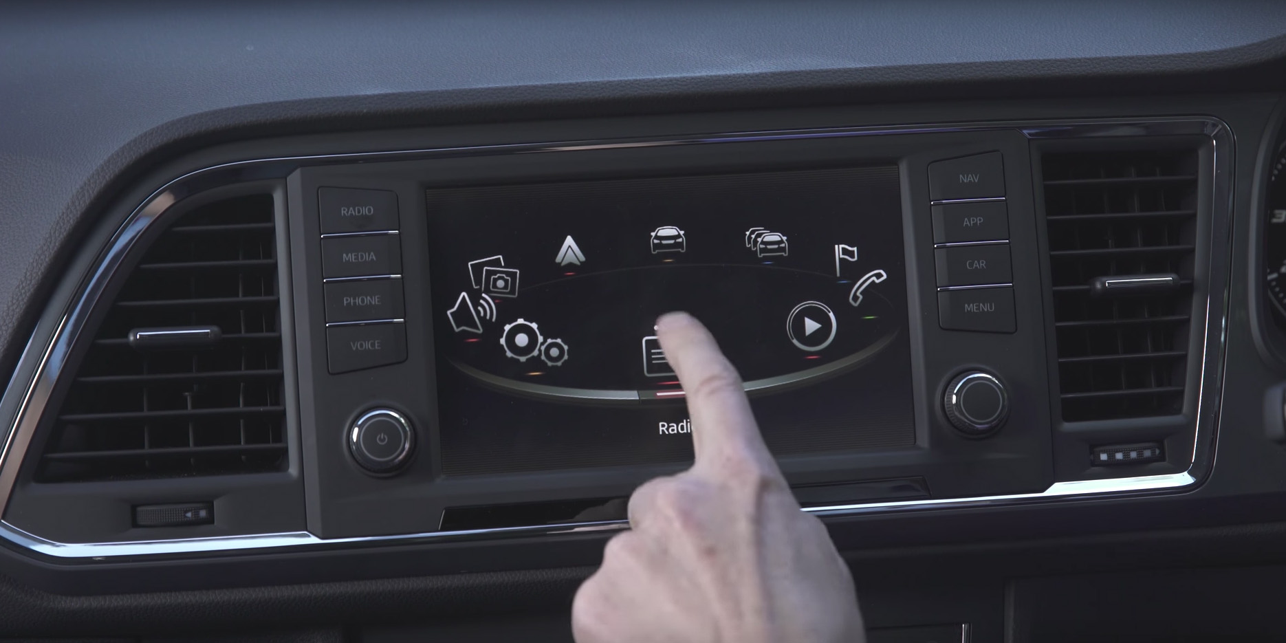 SEAT Ateca interior and infotainment carwow