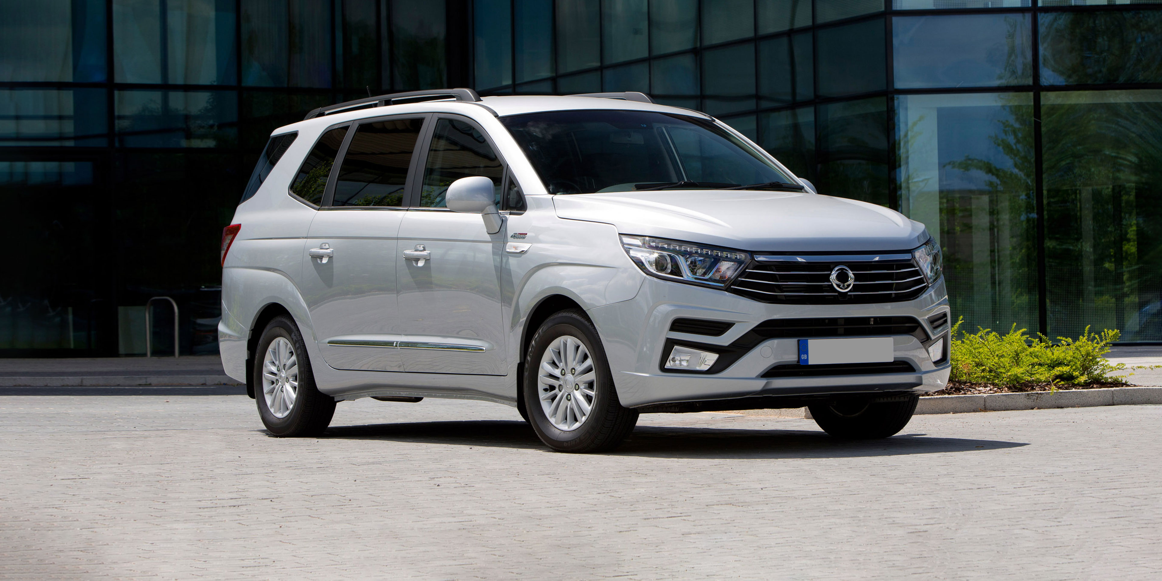 Семейный автомобиль 2022. SSANGYONG Stavic. SSANGYONG минивэн Stavic. SSANGYONG Stavic 2018. ССАНГЙОНГ Туризмо.