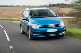 Volkswagen Touran Review 2022 | carwow