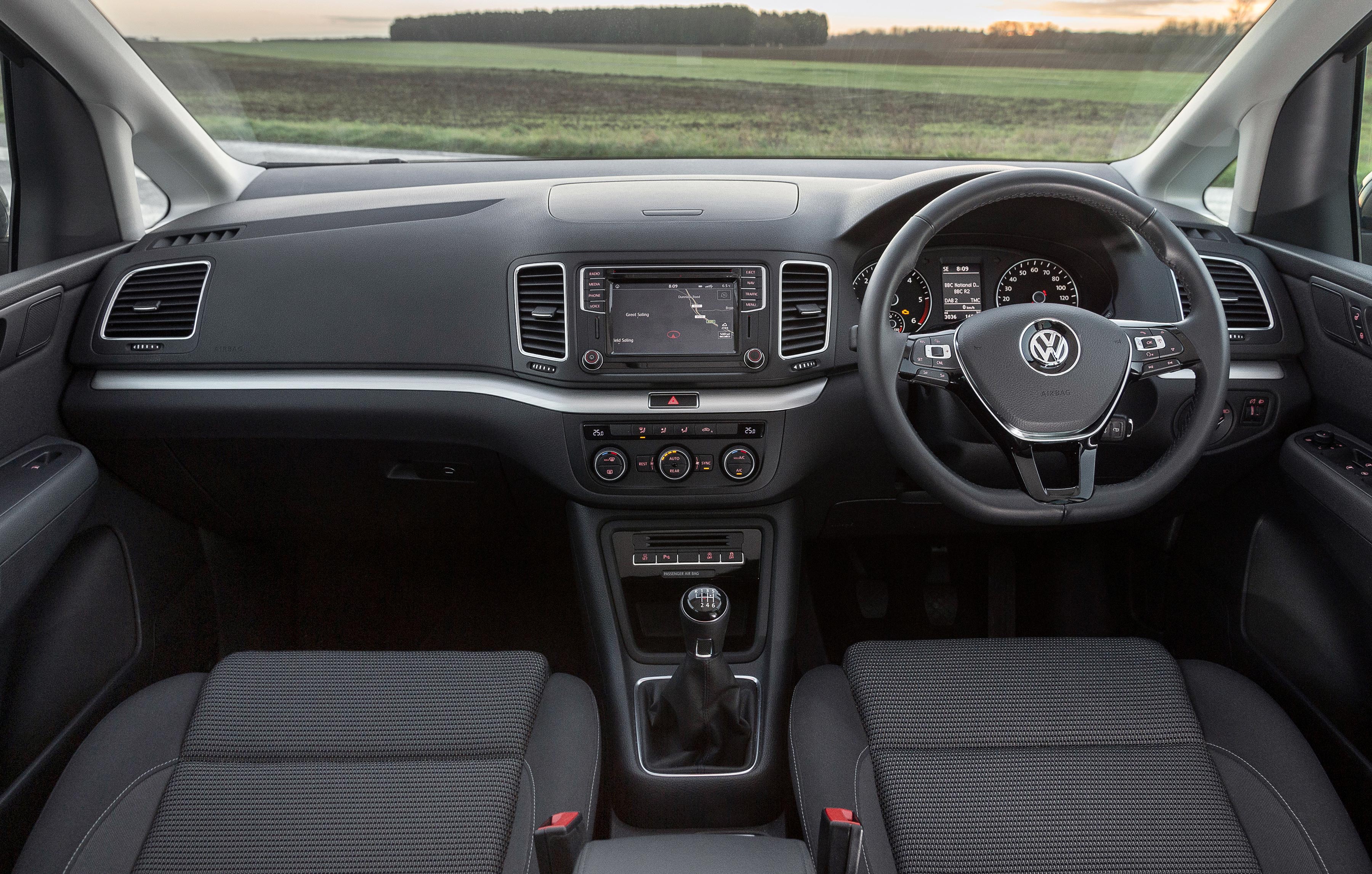 Volkswagen Sharan Interior & Infotainment | carwow