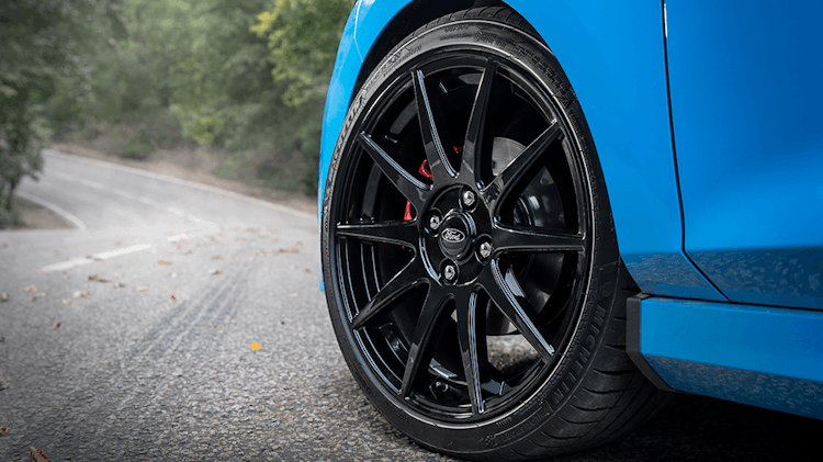 Pros and Cons of Bigger Wheels in Car