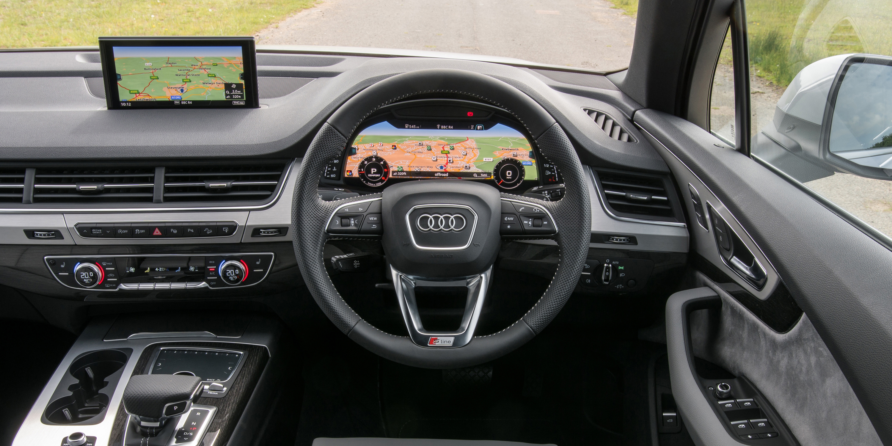 Impossible creative Pelagic Audi Q7 (2015-2019) Interior & Infotainment | carwow