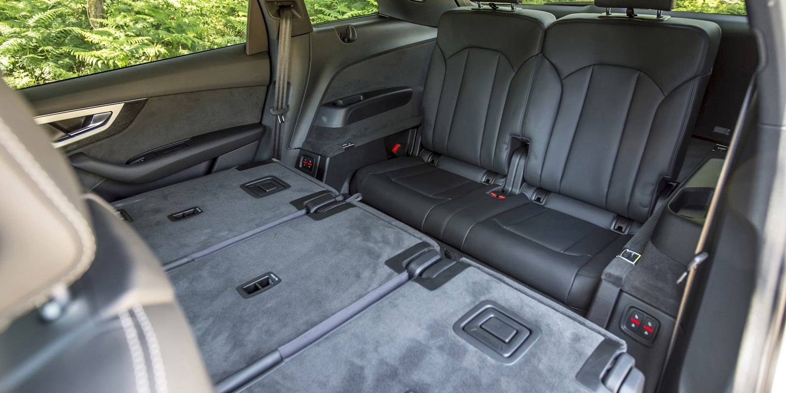 Audi Q7 interior and infotainment | carwow