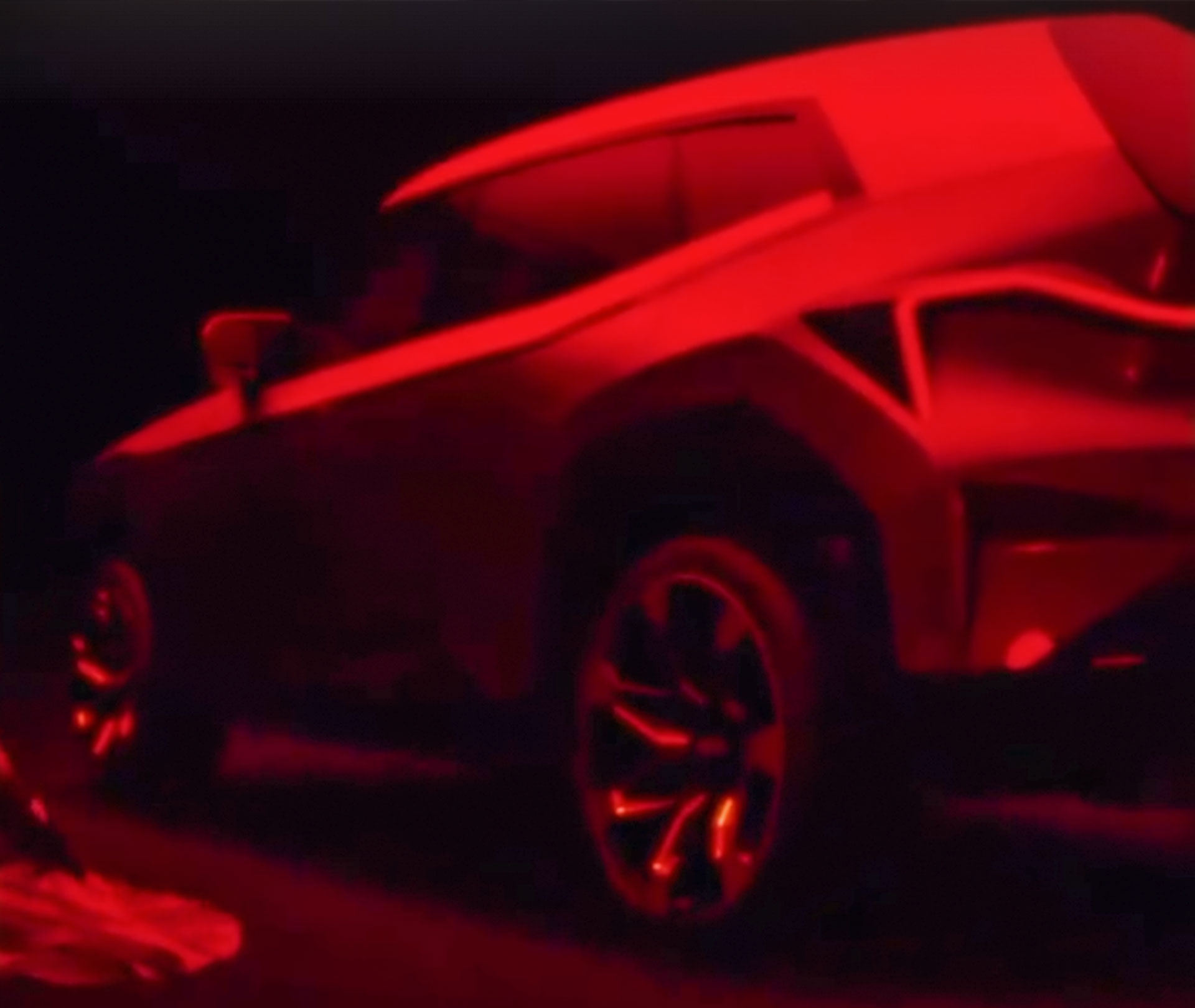 bmw-xm-rear-teaser-1.jpg