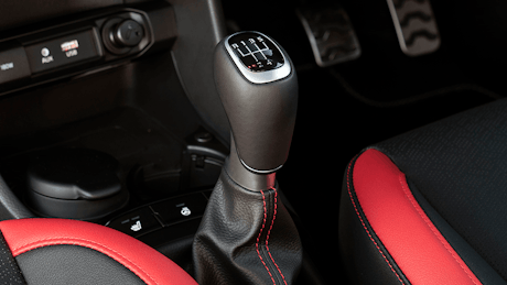 What is double clutching and how do you do it? - Car Advice