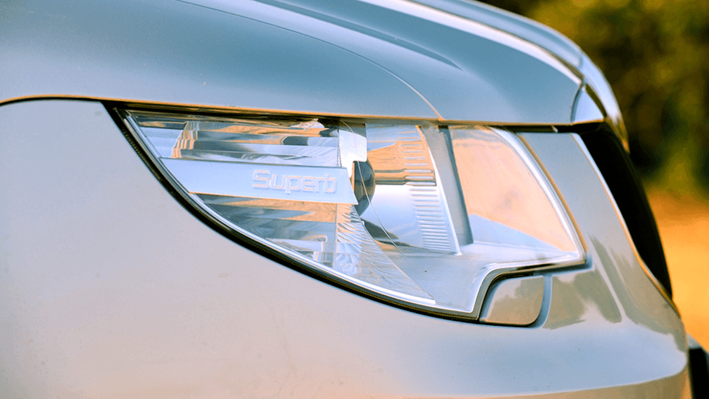 Parking lights: What are they and when you use them? | carwow