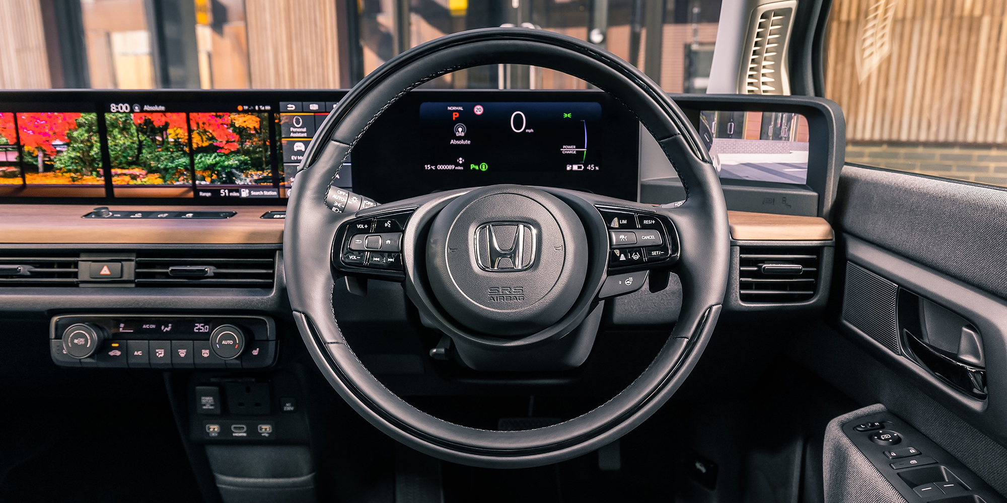 Honda e Interior Infotainment carwow
