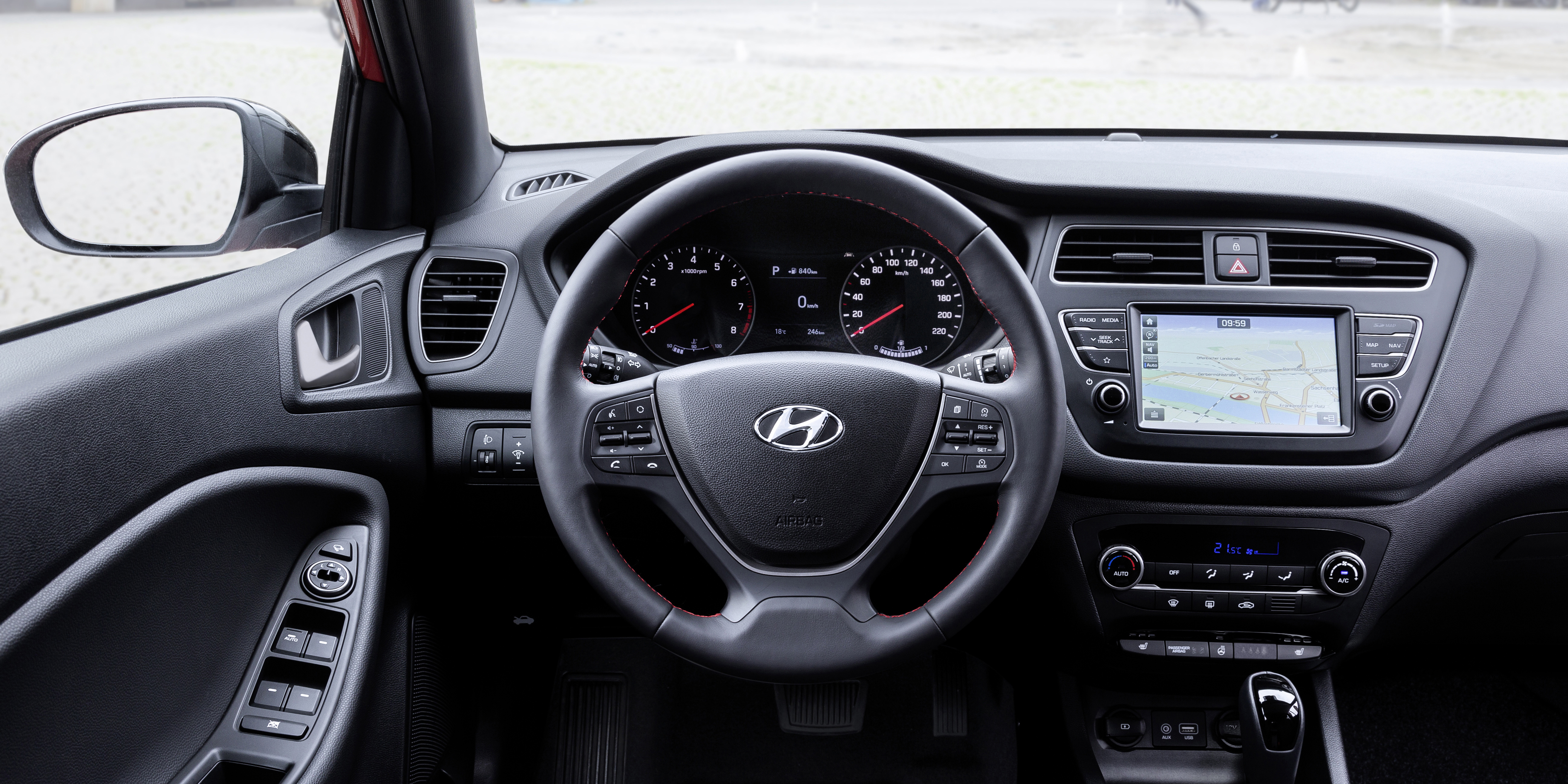 Hyundai i20 Interior & Infotainment carwow