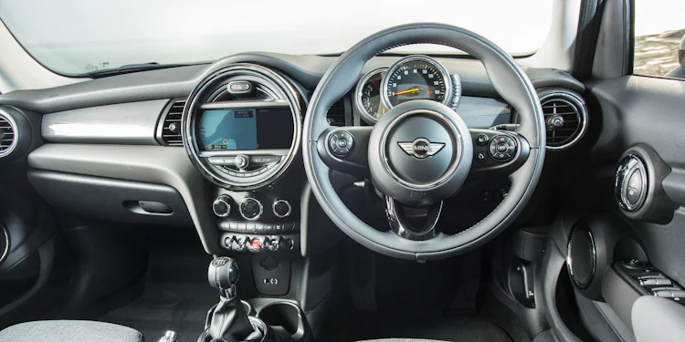 MINI 5-Door Hatch Interior & Infotainment | carwow