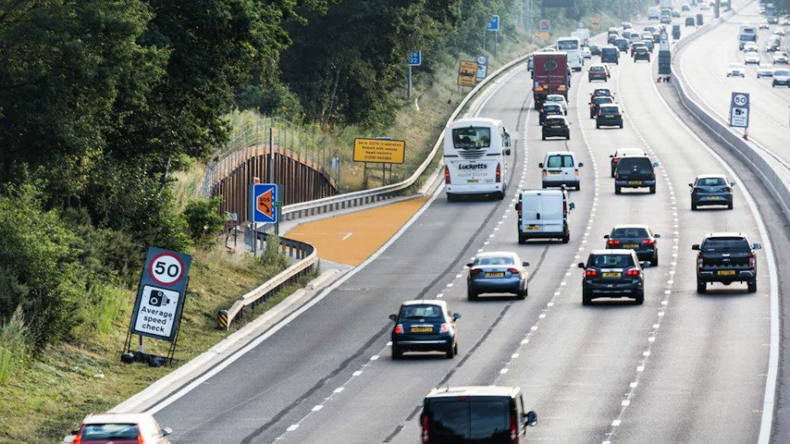 What is a hard shoulder? | Carwow