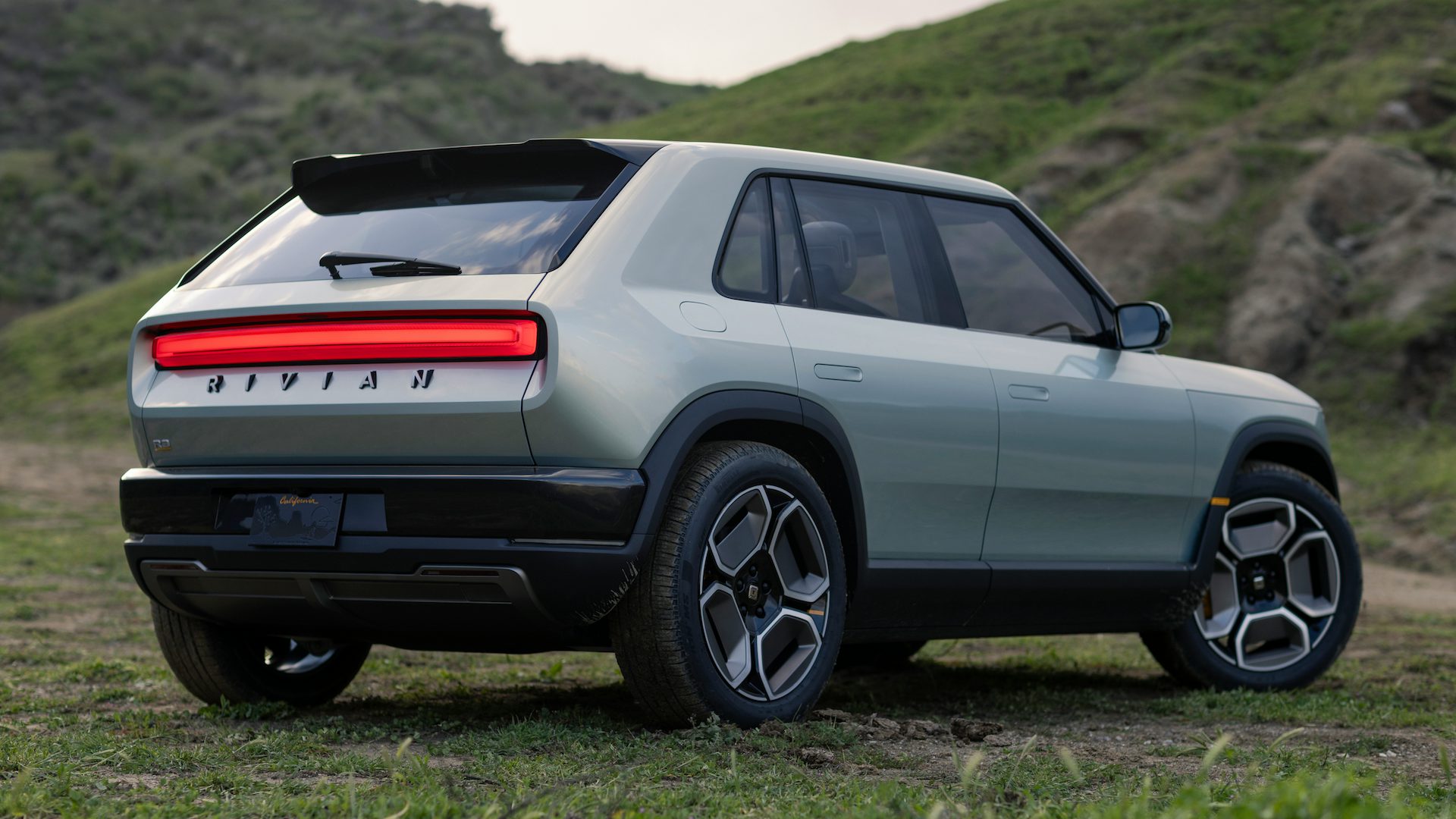 Rivian R3 and R3X: funky electric crossovers with rally styling | Carwow