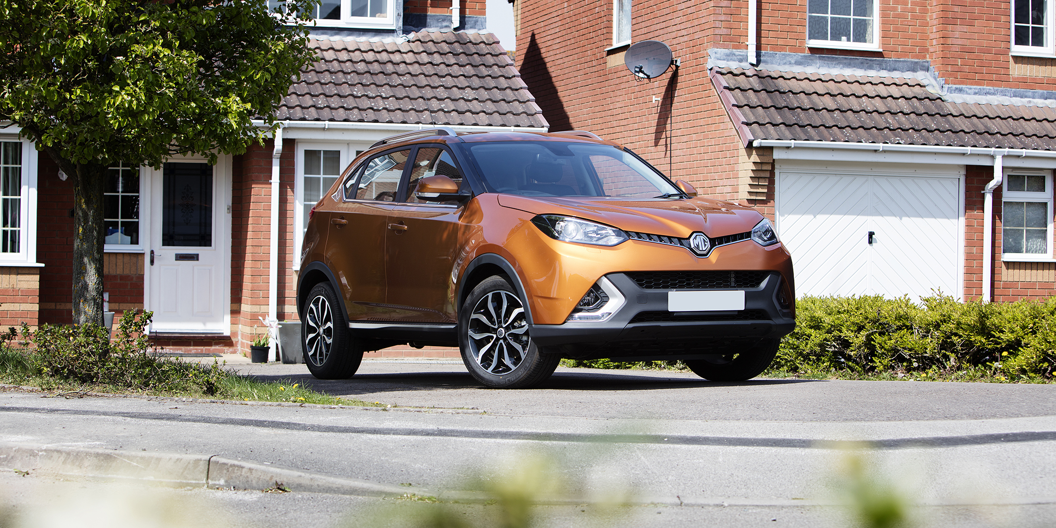 New MG GS Review carwow